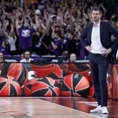 Do garrafão ao banco de reservas: Tiago Splitter faz história e se torna o primeiro brasileiro a dirigir uma equipe da NBA.