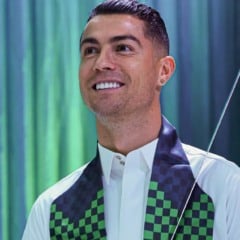 Cristiano Ronaldo fatura até R$ 3 milhões por post no Instagram e supera R$ 200 milhões anuais com publicidade digital. Veja como o craque faz isso.