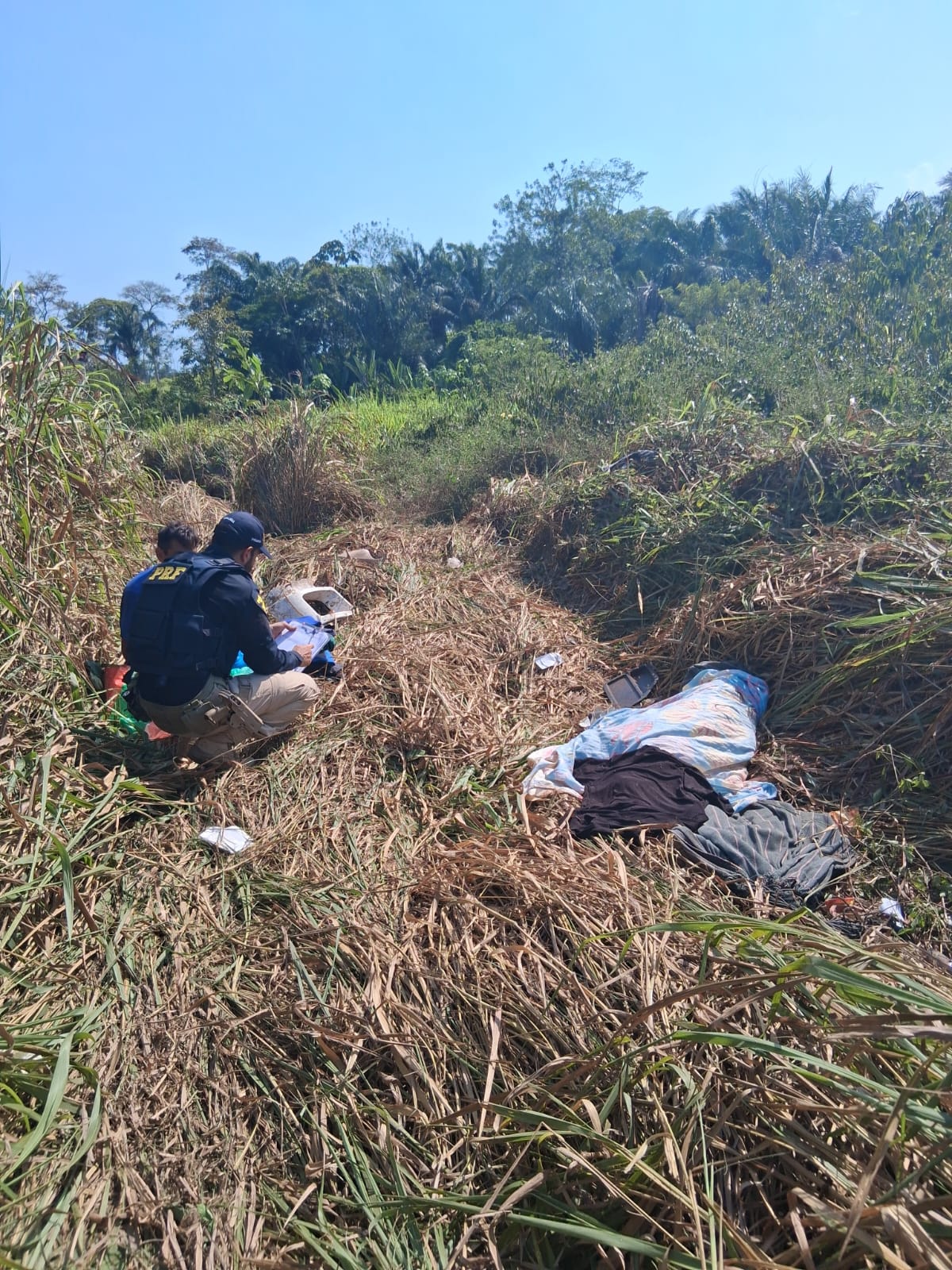 Carreta da aparelhagem Príncipe Negro se envolve em acidente e ajudante morre na BR-010 Carreta da aparelhagem Príncipe Negro se envolve em acidente e ajudante morre na BR-010