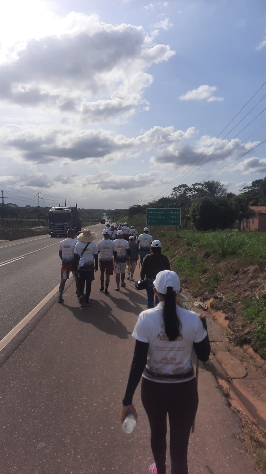 Romeiros do município de Tracuateua, região do nordeste paraense, continua firmes e fortes com a caminhada até a Basílica de Nossa Senhora de Nazaré, em Belém.