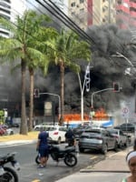 Imagens impressionantes do ônibus em chamas na avenida Visconde de Souza Franco