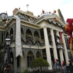 Atração Haunted Mansion na Disneylândia. Foto: GettyImages
