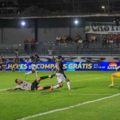 Marcelinho, o artilheiro improvável, abriu o caminho da vitória. Foto: Wagner Almeida