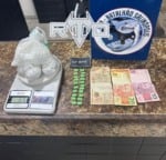 No município de Salinópolis, região do nordeste paraense, a Polícia Militar prendeu uma mulher pelo crime de tráfico de drogas.