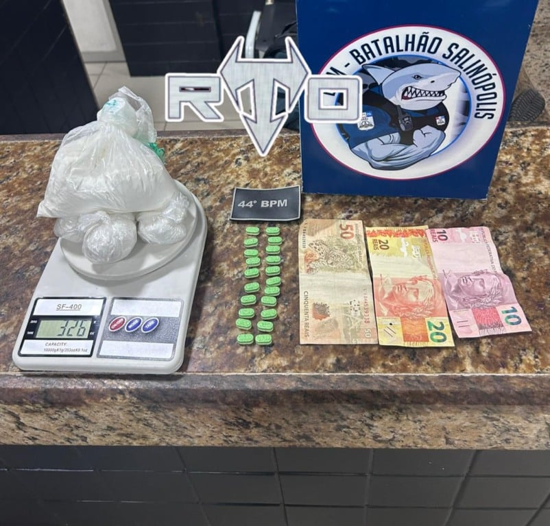 No município de Salinópolis, região do nordeste paraense, a Polícia Militar prendeu uma mulher pelo crime de tráfico de drogas.