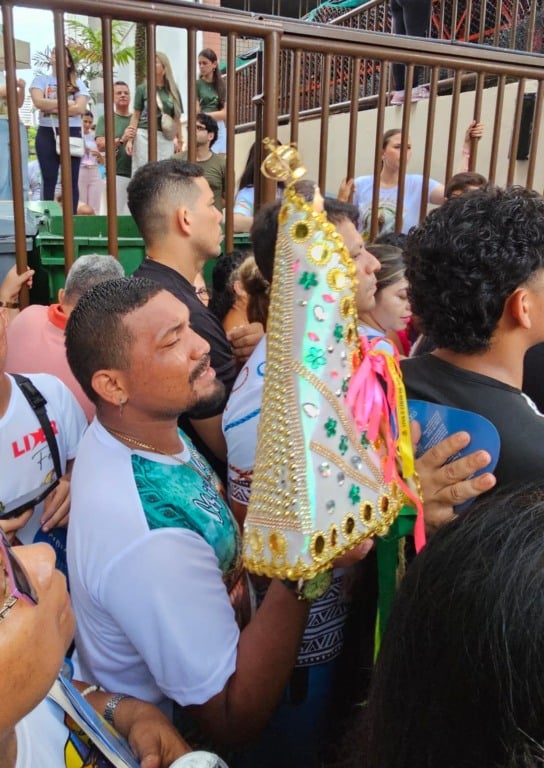 Entre os fiéis que participam todos os anos está o designer gráfico Betinho Filho, de 29 anos, natural de Salvaterra, no Marajó