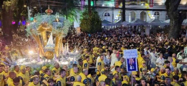 Trasladação leva mais de 2 milhões às ruas de Belém em homenagem à Nazinha