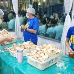 Mesmo evangélicos, eles servem água e amor aos devotos do Círio de Nazaré
