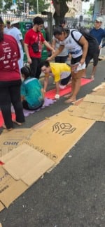 De pedidos de saúde à gratidão por curas, cada passo é um ato de fé.
