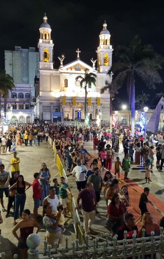 Círio Musical 2025: Eliana Ribeiro abre segunda noite de shows na Praça Santuário