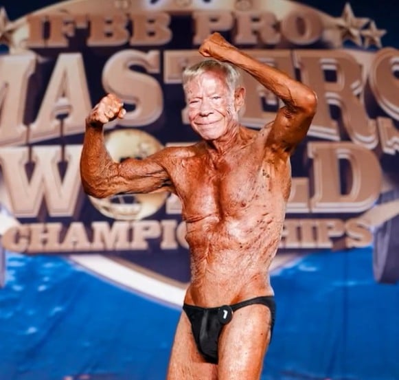Aos 93 anos, o americano voltou a chamar atenção nas redes sociais ao participar do Campeonato Mundial de Fisiculturismo. Foto: Reprodução/Redes sociais