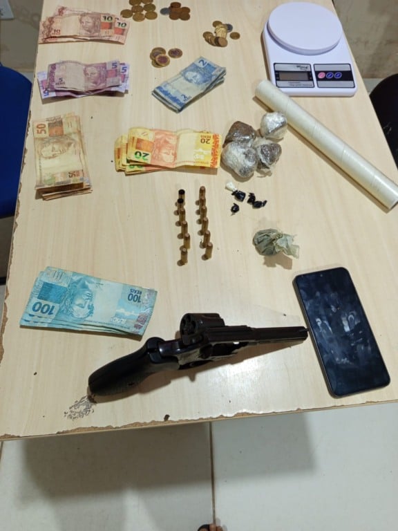 Acusado de tráfico é morto durante troca de tiros com a PM em Mãe do Rio