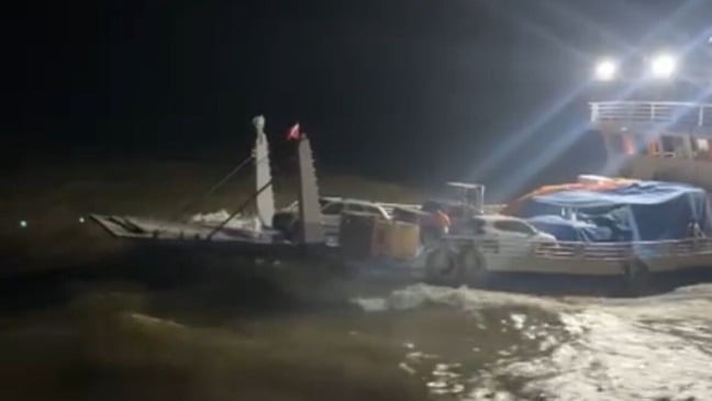 Embarcação Marajó Norte começou a adernar próximo à Vila do Conde, na Baía do Marajó, provocando operação de resgate na noite de 16 de outubro.