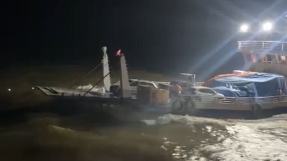 Embarcação Marajó Norte começou a adernar próximo à Vila do Conde, na Baía do Marajó, provocando operação de resgate na noite de 16 de outubro. Embarcação Marajó Norte começou a adernar próximo à Vila do Conde, na Baía do Marajó, provocando operação de resgate na noite de 16 de outubro.