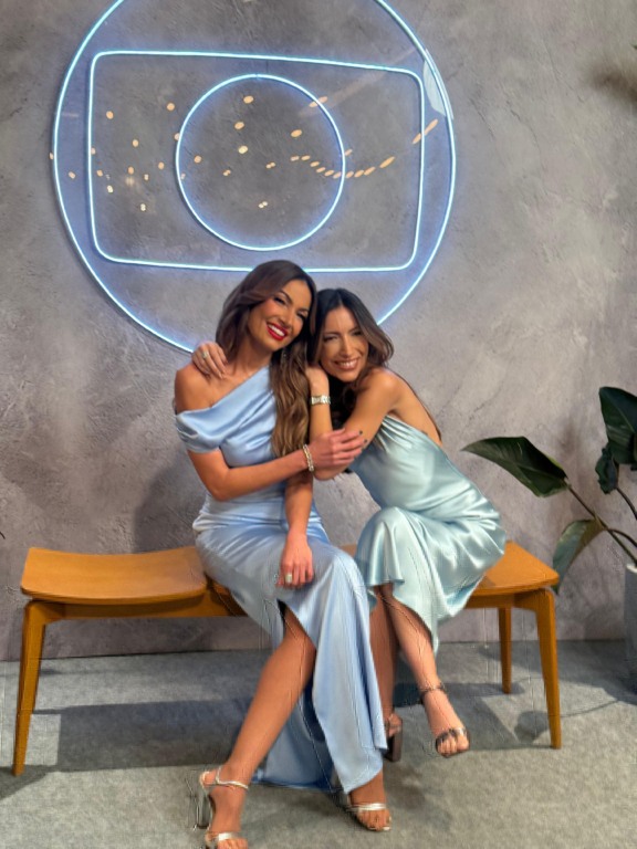 Patrícia e Paloma Poeta juntas para a gravação de fim de ano da Globo. Foto: Reprodução/ Globo