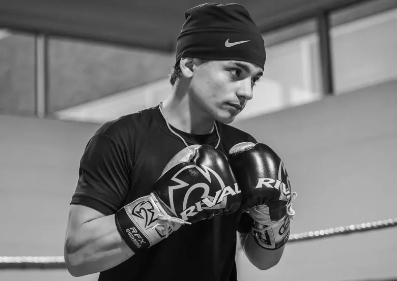 Arturo Gatti Jr., filho do ícone do boxe canadense Arturo Gatti (1972–2009), morreu aos 17 anos no México, no apartamento onde vivia com a mãe