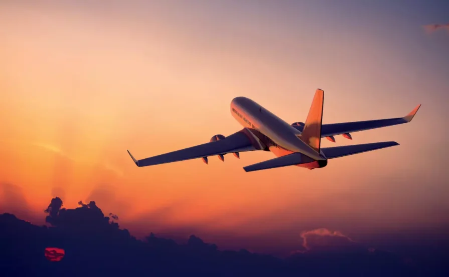 Incêndio em voo da Air China provoca pouso de emergência devido a bateria de lítio. Entenda as implicações e a resposta da tripulação.