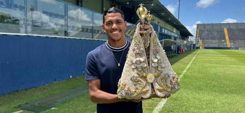Atacante do Clube do Remo compartilha sua fé, rotina de orações e emoção com a festa religiosa dos paraenses Atacante do Clube do Remo compartilha sua fé, rotina de orações e emoção com a festa religiosa dos paraenses