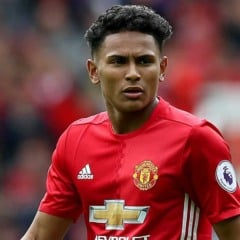 Ex-Manchester United usa IA como agente e garante salário maior