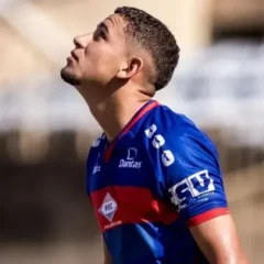 Atacante Antony Ylano, do Piauí EC, morre em acidente de moto. A tragédia chocou o futebol piauiense e levantou questões sobre segurança nas estradas.