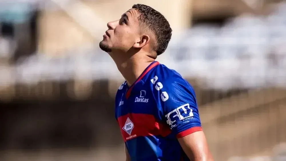 Atacante Antony Ylano, do Piauí EC, morre em acidente de moto. A tragédia chocou o futebol piauiense e levantou questões sobre segurança nas estradas.