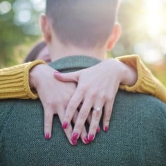 A cena liberal no Brasil — que inclui swing, ménage e diferentes arranjos não monogâmicos — cresce ano a ano, mas segue cercada por uma regra silenciosa: a discrição
