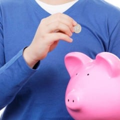 Pix e mesada podem ajudar no aprendizado financeiro. Foto: vwalakte/Freepik