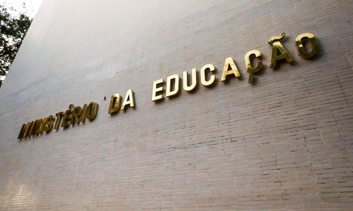 Seleções devem ocorrer de forma descentralizada em todo o país.