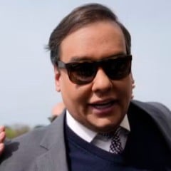 Santos, que havia sido condenado a sete anos de prisão em abril por fraude e falsidade ideológica, agora se encontra livre após a comutação de sua pena.