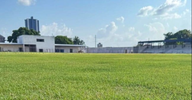 O estádio recebe grama Esmeralda, sistema de drenagem de alta performance e diversas melhorias em conforto e acessibilidade - Foto: Divulgação