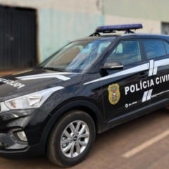 Filho persegue mãe com pau após discussão por almoço
