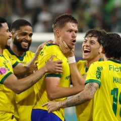 O jogador Bruno Fuchs, da SE Palmeiras, comemora seu gol contra a equipe do Red Bull Bragantino, durante partida válida pela vigésima oitava rodada, do Campeonato Brasileiro, Série A, na arena Allianz Parque. (Foto: Cesar Greco/Palmeiras/by Canon)