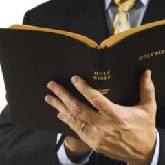 Quadrilha faturava cerca de R$ 3 milhões por ano com um call center religioso que oferecia orações em troca de dinheiro.