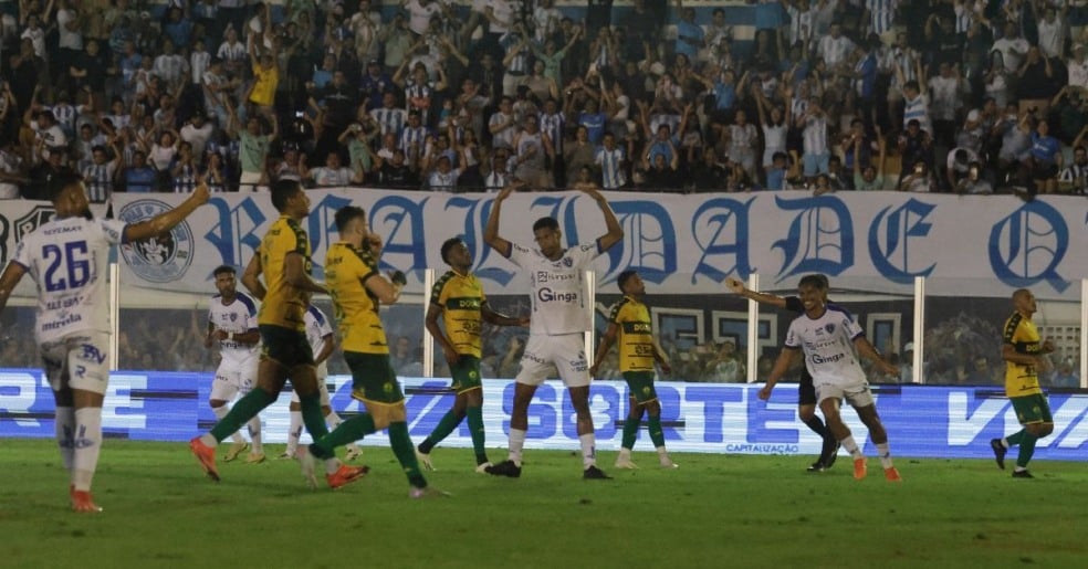 Papão empatou no fim, mas segue na laterna. Faltam oito jogos para o fim da Série B - Foto: Mauro Ângelo/Diário do Pará