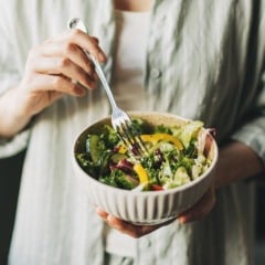 Dietas veganas e vegetarianas são completas e econômicas se planejadas e acompanhadas, segundo especialista do CEJAM 