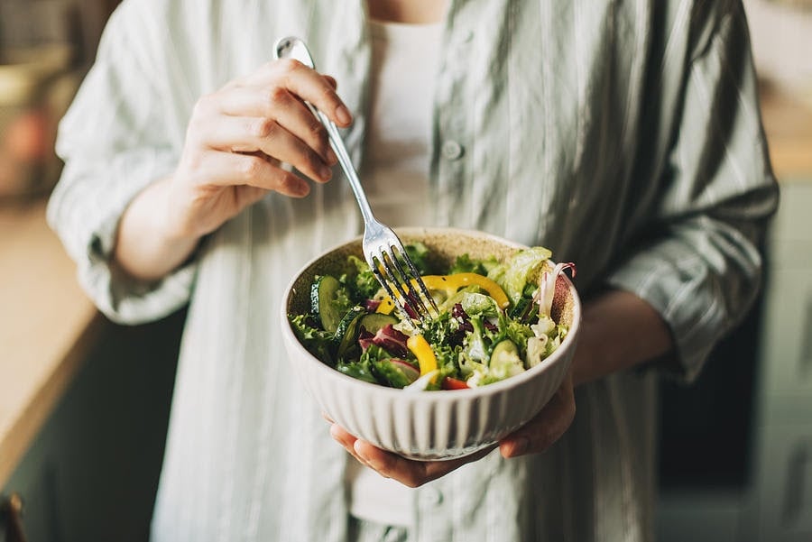 Dietas veganas e vegetarianas são completas e econômicas se planejadas e acompanhadas, segundo especialista do CEJAM 