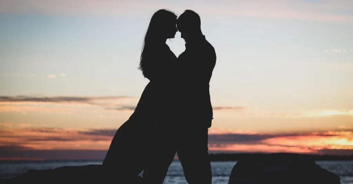 Abalada emocionalmente após uma separação, a vítima entrou em contato com a suposta religiosa e encomendou um ritual de “amarração”. Abalada emocionalmente após uma separação, a vítima entrou em contato com a suposta religiosa e encomendou um ritual de “amarração”.