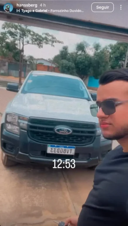 Hans Gutemberg resolveu ostentar com veículo oficial nas redes sociais. Foto: reprodução