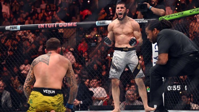 Islam Makhachev impressiona com transformação física antes do UFC 322, onde enfrentará Jack Della Maddalena pelo cinturão meio-médio.