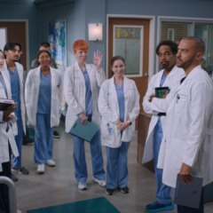 James Pickens Jr., astro de Grey’s Anatomy, revela diagnóstico de câncer de próstata e fala sobre a importância da detecção precoce.