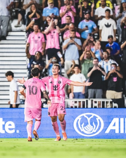 Messi supera artilheiros da Europa em 2025 com 44 gols e 21 assistências. Descubra seu desempenho e comparações com outros craques.