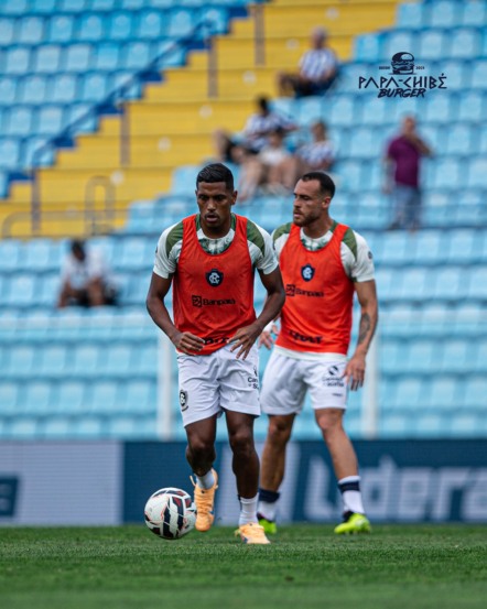 Remo vai apanhando fora.