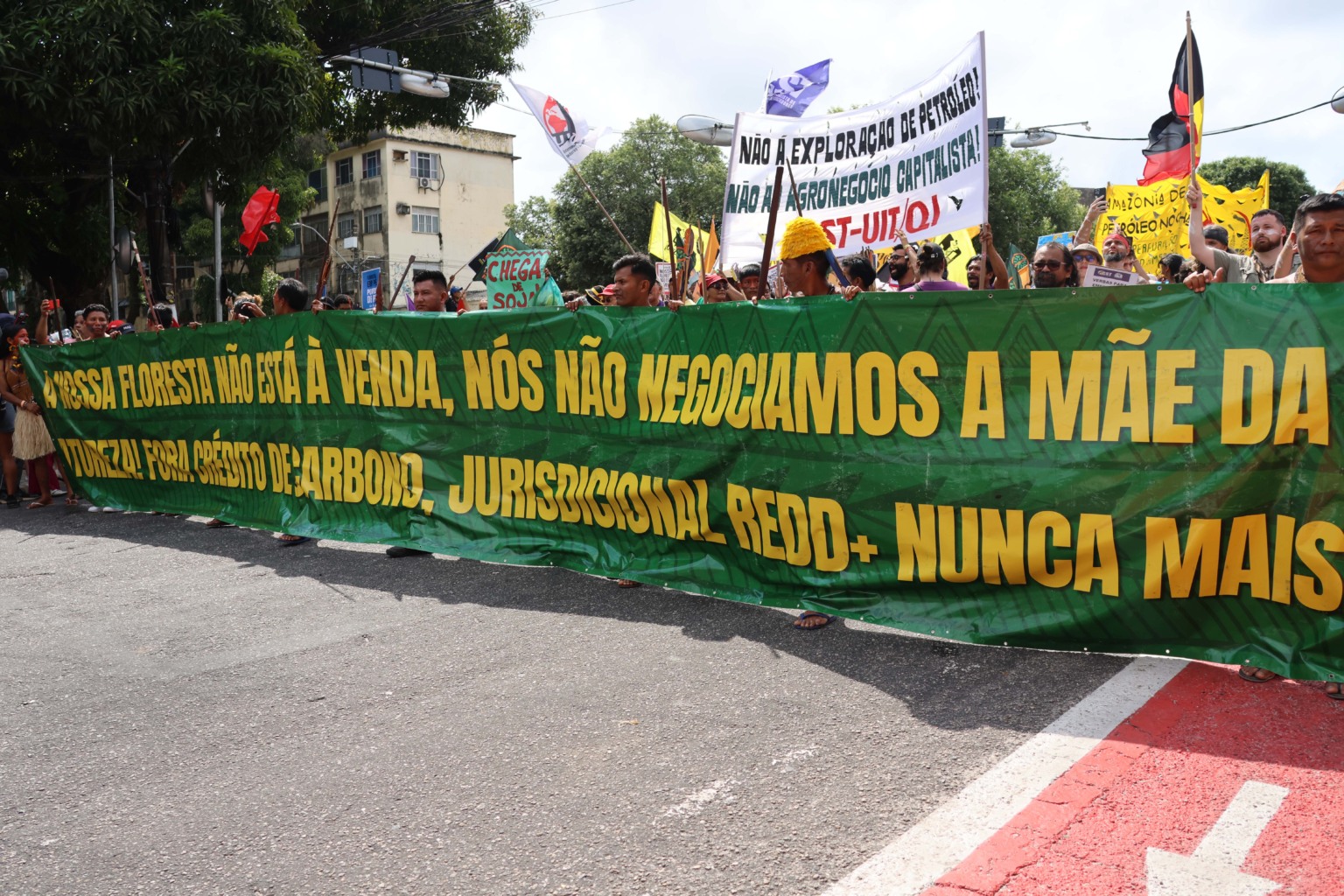 Belém, Pará, Brasil. Cidade. Marcha Mundial pelo Clima - COP30. Lideranças se reúnem na defesa de ações para a adaptação climática e contra o aquecimento global. 15/11/2025. Foto: Irene Almeida/Diário do Pará. Belém, Pará, Brasil. Cidade. Marcha Mundial pelo Clima - COP30. Lideranças se reúnem na defesa de ações para a adaptação climática e contra o aquecimento global. 15/11/2025. Foto: Irene Almeida/Diário do Pará.