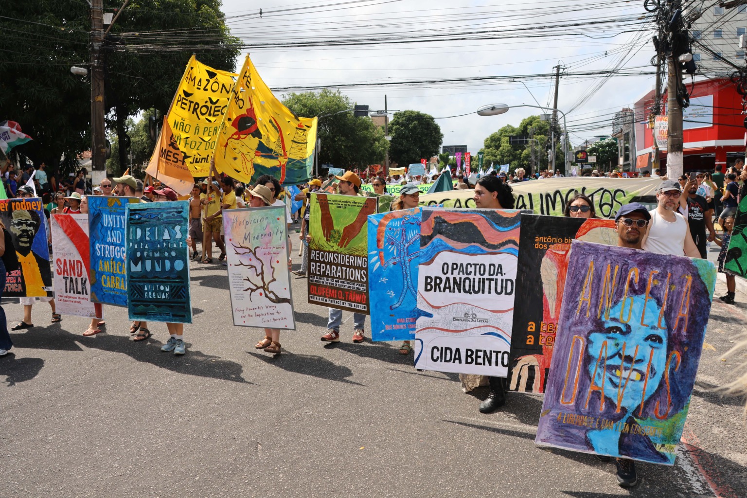 Belém, Pará, Brasil. Cidade. Marcha Mundial pelo Clima - COP30. Lideranças se reúnem na defesa de ações para a adaptação climática e contra o aquecimento global. 15/11/2025. Foto: Irene Almeida/Diário do Pará. Belém, Pará, Brasil. Cidade. Marcha Mundial pelo Clima - COP30. Lideranças se reúnem na defesa de ações para a adaptação climática e contra o aquecimento global. 15/11/2025. Foto: Irene Almeida/Diário do Pará.