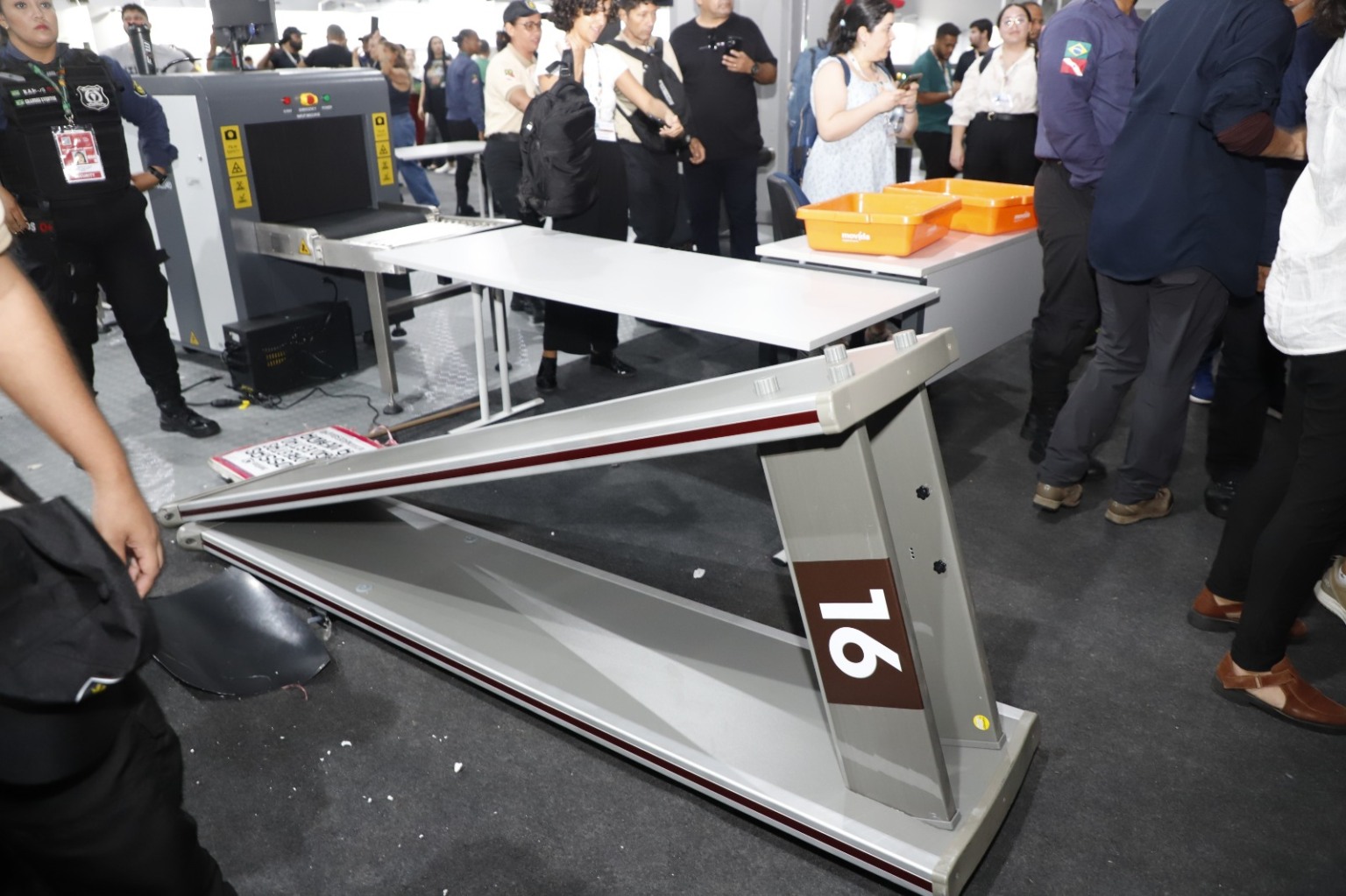 FOTOS: veja o cenário na COP30 após confronto em frente à Blue Zone