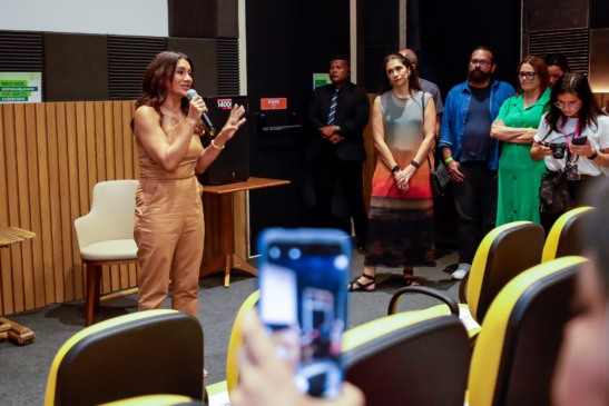 Dira Paes leva público ao Palacete Pinho; espaço tem entrada gratuita