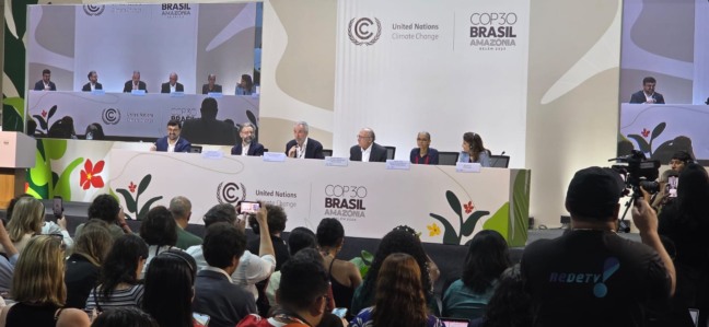 André Corrêa do Lago detalha cronograma e negociações da segunda semana da COP30 durante coletiva nesta segunda-feira, 17.