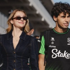 Discreta e estudiosa, Isabella acompanha o piloto desde a adolescência. Foto: Reprodução