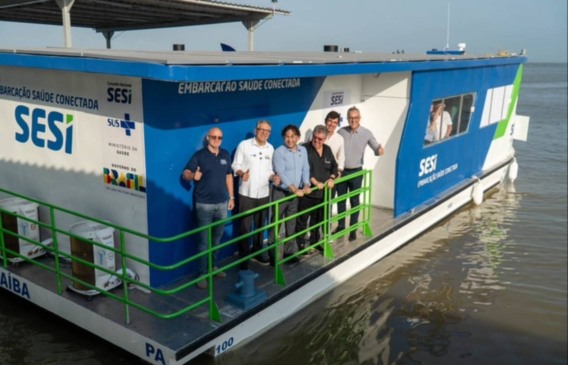 Barco solar leva saúde de alta tecnologia a trabalhadores ribeirinhos da Amazônia