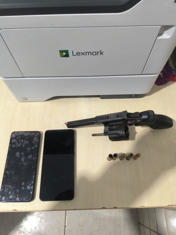 O assalto aconteceu na noite de quinta-feira (6) e o alvo foi um depósito de bebidas. Durante a fuga houve troca de tiros.